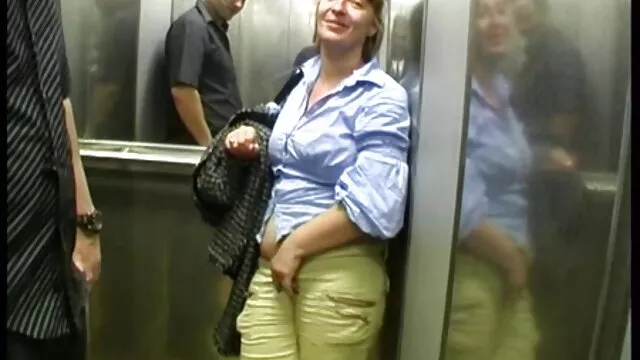 XXX geen registratie  Volwassen Blondine neukte met een zwarte man heerlijke sex filmpjes