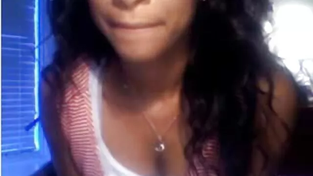 XXX geen registratie  Goede babe toont striptease sex filmpjes xxx en neuken met schelpdieren