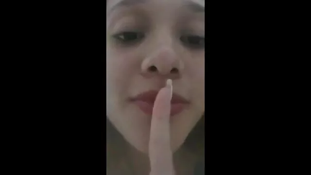 XXX geen registratie  Het gratissexfilmpjes stel belde een vriend voor een triootje.