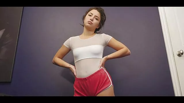XXX geen registratie  Seksvrouwen die gepassioneerd zijn over twee sexy lesbiennes anale sex filmpjes