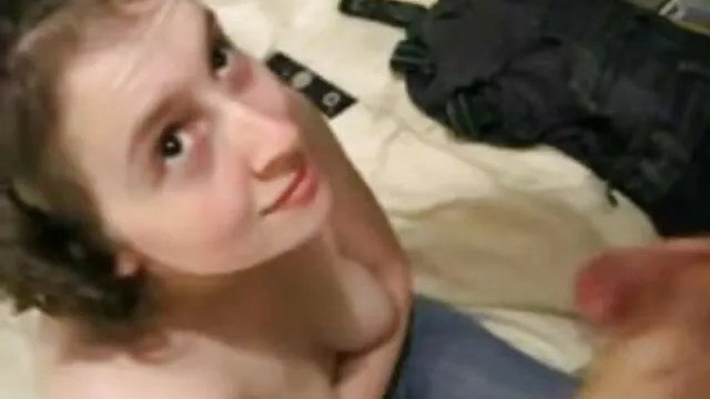 XXX geen registratie  Een man die de vriendin van zijn vrouw stevig neukt in verschillende poses in de slaapkamer. sexfilmpjes nl