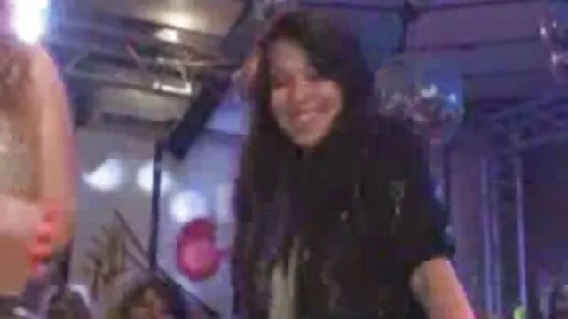XXX geen registratie  Japanse Babe in fotosessie het huis met een verse zwarte man gratis sexfilmpjes tieners