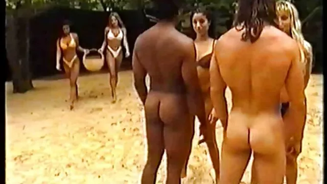 XXX geen registratie  Nieuwjaars Pijpbeurt van twee sexy brunettes sexen filmpjes klootzak.