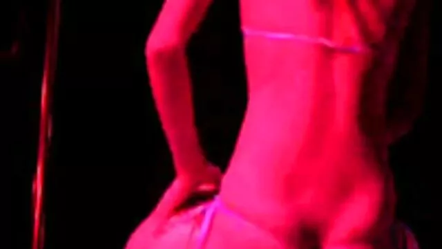 XXX geen registratie  Chick verkoopt haar maagdelijkheid voor geld. youtube sexfilmpjes