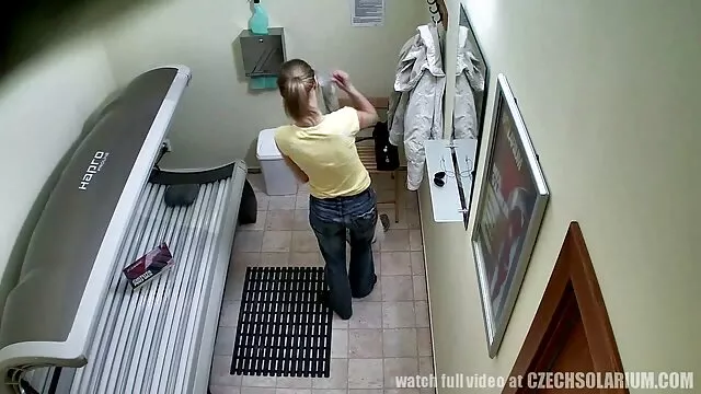 XXX geen registratie  Konijn leuke sex filmpjes in een verpleegster kleed anaal neuken en pluggen voor webcam