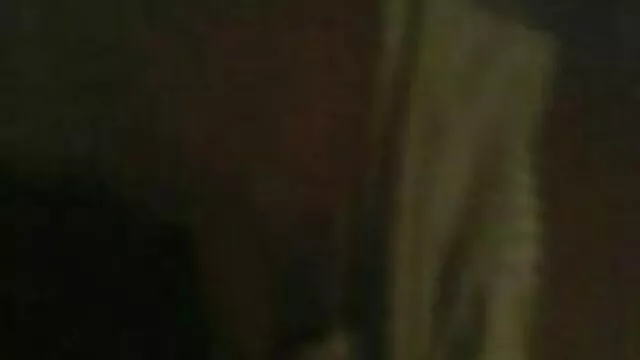 XXX geen registratie  Een grappig meisje dat naar sex filmpjes lesbisch het toilet gaat voor haar man.