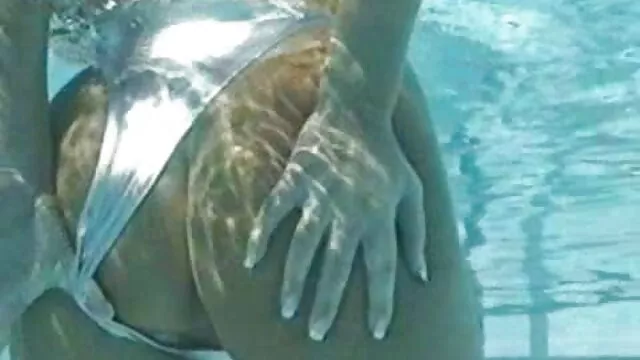 XXX geen registratie  Ze zuigt en slikt alles in. ruige sex filmpjes
