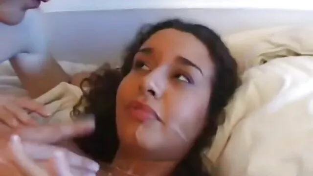 XXX geen registratie  Een hoer gedwongen sexfilmpjes die uit de cliënt komt gefilmd in de video