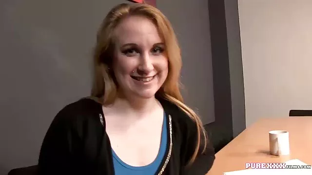 XXX geen registratie  Russische massage sexfilmpjes studenten zijn bezig met groepsseks op een dronken feestje.