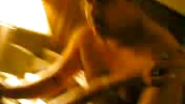 XXX geen registratie  Donkerharige Stunner die zichzelf naait kinky sexfilmpjes met een vibrator in beide gaten.
