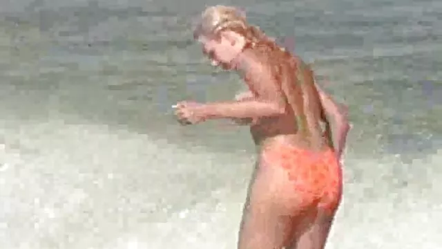 XXX geen registratie  Meisje gratis sexfilmpjes lesbisch hielp haar vriendin bevredigende anale man