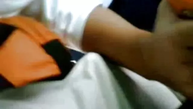 XXX geen registratie  De menigte van meisjes en grappige sexfilmpjes jongens hebben een seksfeest op het studentenfeest.