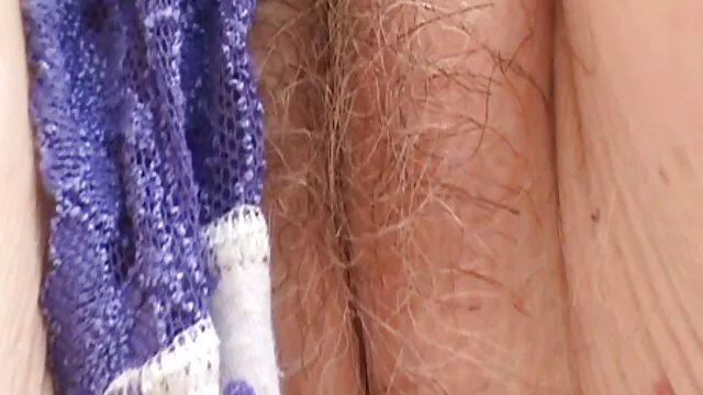 XXX geen registratie  Na romantische sexfilmpjes het ontdekken in de tuin van een slapende buurvrouw die haar kont likte