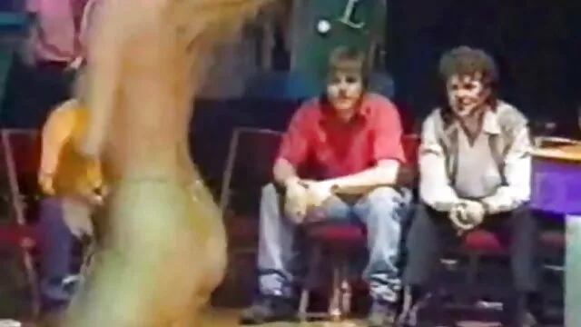 XXX geen registratie  Meisje verleidt stiefbroer sex filmpjes