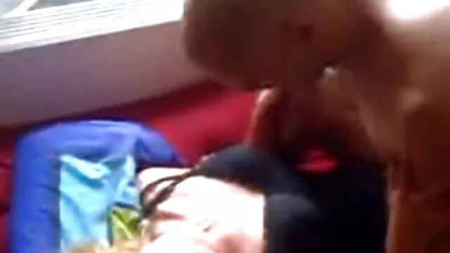XXX geen registratie  Brunette knapperd in sex filmpjes gratis kijken kousen zuigend pik en neuken in de missionaris positie