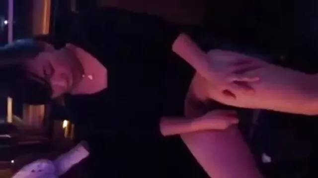 XXX geen registratie  Leuke leraar in een rok gratis geile sexfilmpjes verward door een leraar na het herhalen van een mislukt