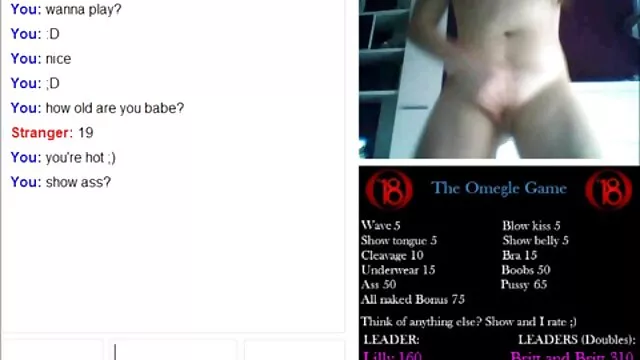 XXX geen registratie  Een verdorven moeder die meisjes leert om aan de lul van haar minnaar te zuigen. sexfilmpjes massage