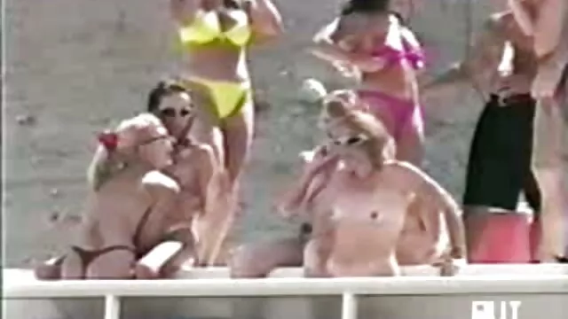 XXX geen registratie  Grote en elastische kip als een wekker voor vieze sex filmpjes bruin haar