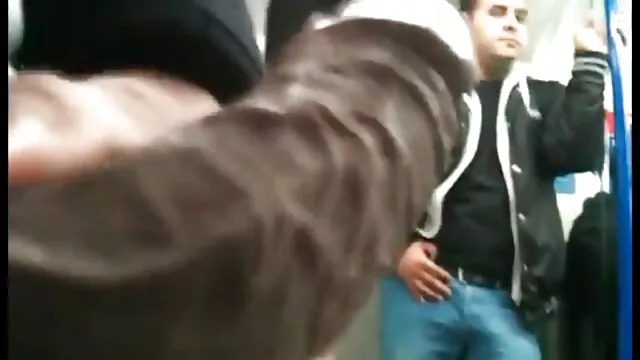 XXX geen registratie  Schoonheid met een vagina tiener sexfilmpjes die niet is geschoren veegt haar lichaam