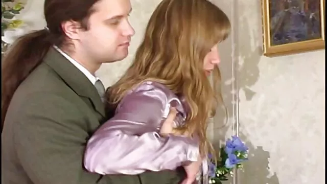 XXX geen registratie  Een gratissexfilmpjes oude grijsharige man die jonge vrouw zuigt en in de badkamer op de vloer ligt.