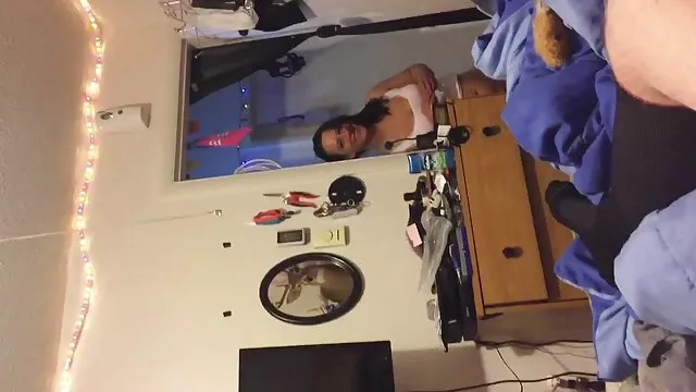 XXX geen registratie  Volwassen Aziaat geneukt in mooie sexfilmpjes beide gaten