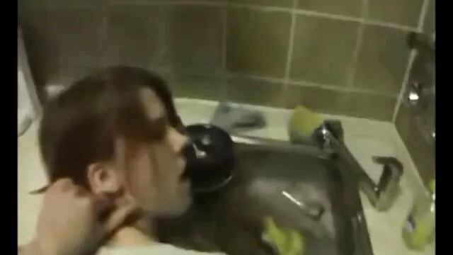 XXX geen registratie  Nadat hij de handen van kinky sexfilmpjes vrouwen met brede schouders had vastgebonden, neukte hij haar hard.