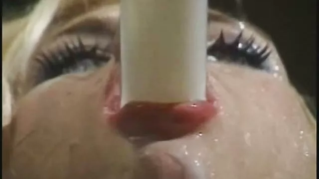 XXX geen registratie  Een 50-jarige in het gat pompen en een lesbienne die haar tong schoonmaakt. massage sexfilmpjes