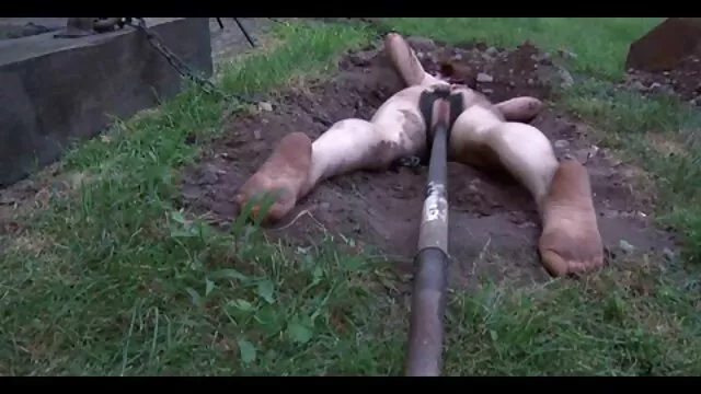 XXX geen registratie  Busty asshole rijdt met zwarte bouten. spannende sexfilmpjes
